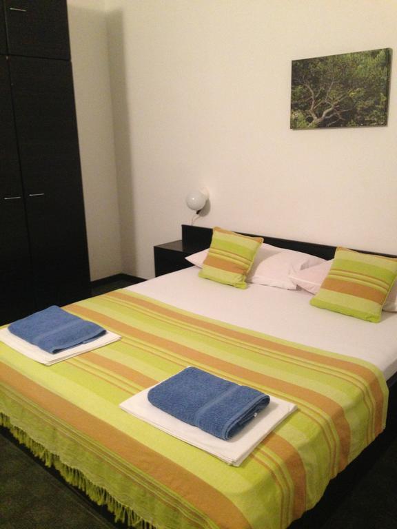 Guest House Alek Vrboska Chambre photo