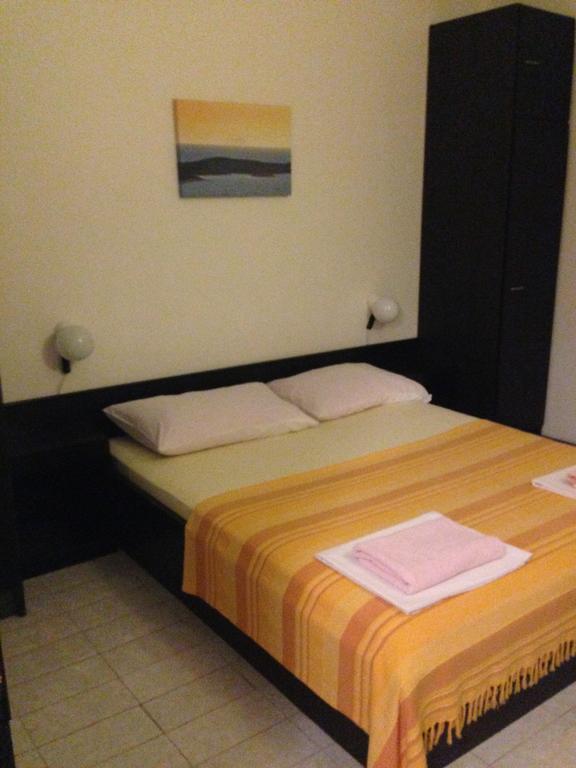 Guest House Alek Vrboska Chambre photo
