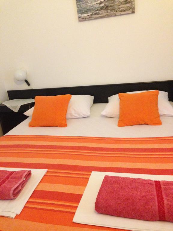 Guest House Alek Vrboska Chambre photo