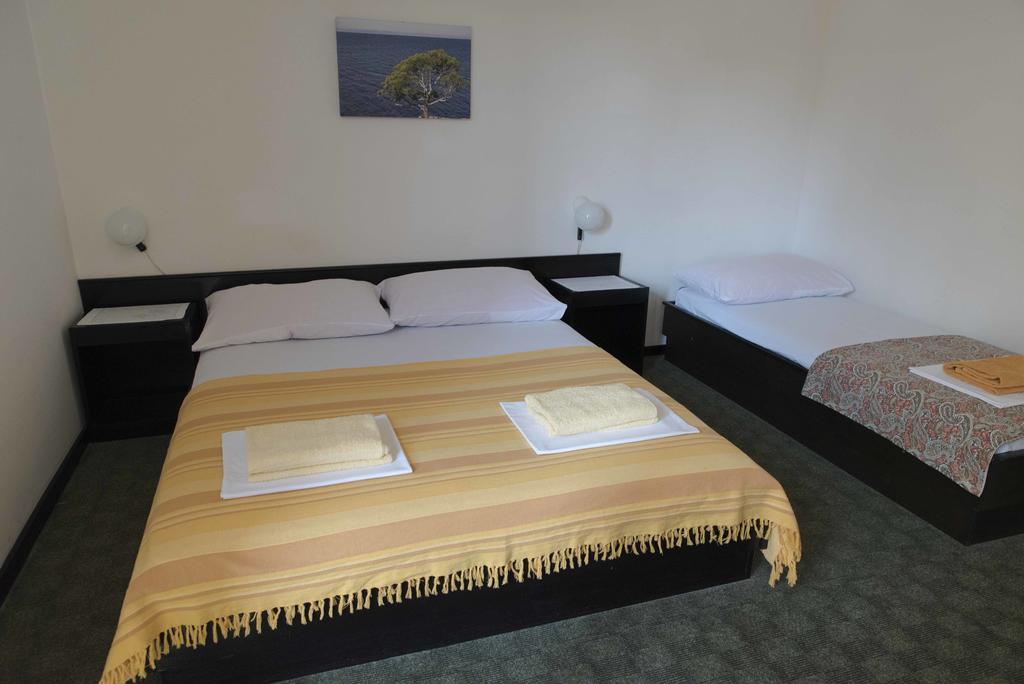 Guest House Alek Vrboska Extérieur photo