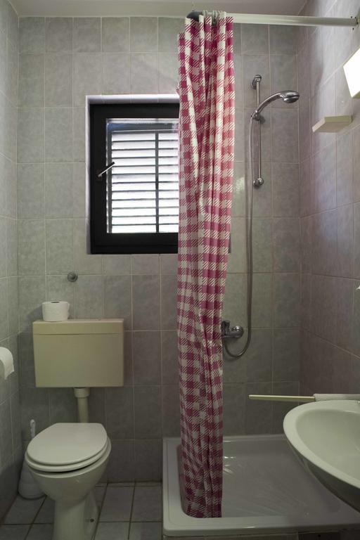 Guest House Alek Vrboska Extérieur photo